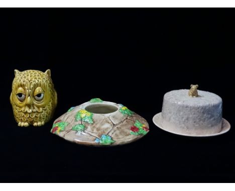 A Sylvac cheese dish with mouse finial, height 8cm, together with six other pieces of Sylvac and a Falcon Ware centrepiece. 