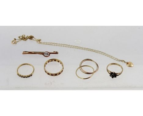 A SELECTION OF GOLD AND GOLD COLOURED METAL ITEMS, to incude a ruby set full eternity ring, diamante set gold coloured metal 