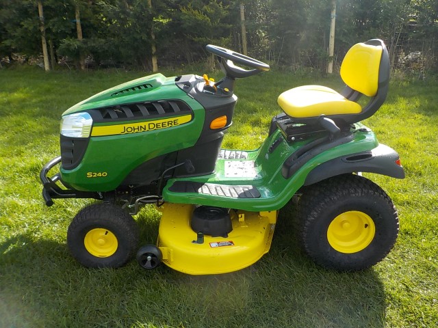 2019 JOHN DEERE S240 18.5HP RIDE ON MOWER 48” DECK – AS NEW - See ...