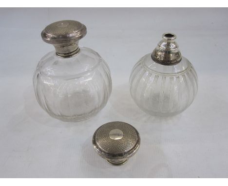 A 1940s glass and silver lidded scent bottle, circular glass bottle with silver circular engine turned lid, Birmingham 1945, 