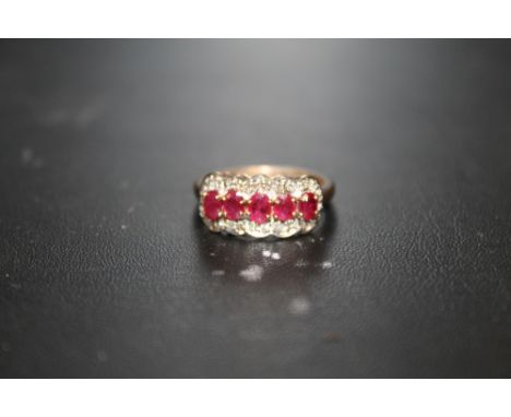 A HALLMARKED 9 CARAT GOLD RUBY AND DIAMOND DRESS RING SIZE - N APPROX WEIGHT - 4G 