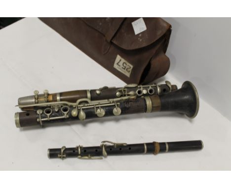 A VINTAGE CLARINET MARKED BUFFET CRONNON &amp; CO A PARIS, TOGETHER WITH A PICCOLO (2) 