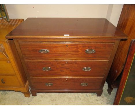 A VINTAGE MAHOGANY THREE DRAWER CHEST W-92 CM