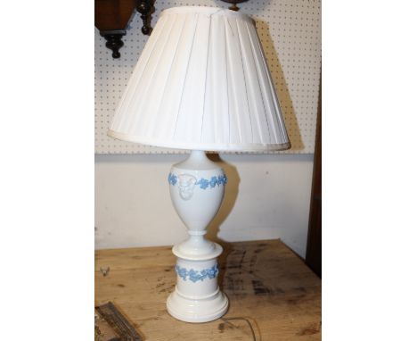 A WEDGWOOD QUEENSWARE TABLE LAMP WITH SHADE OVERALL  HEIGHT - 67CM 