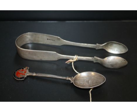 A PAIR OF HALLMARKED SILVER SUGAR TONGS, TOGETHER WITH A HALLMARKED SILVER AND ENAMEL TEASPOON APPROX WEIGHT - 55G 