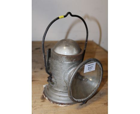 A VINTAGE LANTERN / LAMP 
