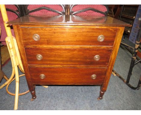 A VINTAGE THREE DRAWER CHEST W-82 CM