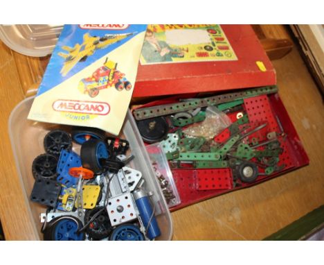 A QUANTITY OF VINTAGE MECCANO METAL TOYS 