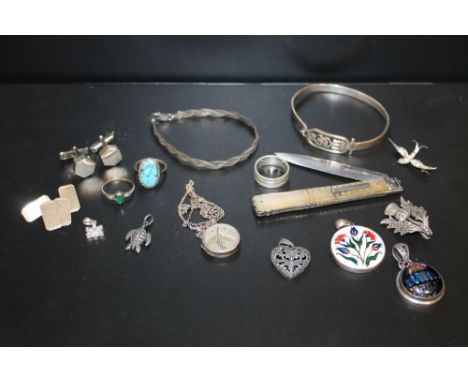 A COLLECTION OF HALLMARKED SILVER JEWELLERY AND COLLECTABLES ETC. TO INCLUDE A SILVER BANGLE, SILVER BLADED FRUIT KNIFE, RING