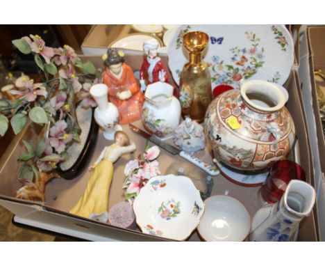 A TRAY OF ASSORTED CERAMICS TO INCLUDE AN ORIENTAL SATSUMA STYLE VASE, FRANCESCA PORCELAIN FIGURE, AYNSLEY ETC