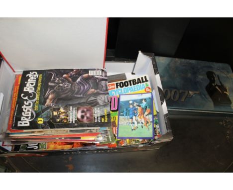 A QUANTITY OF VINTAGE MAGAZINES TO INCLUDE FILM REVIEW, TOGETHER WITH A TIN OF COLLECTORS CARDS TO INCLUDE FOOTBALL CARDS, MA