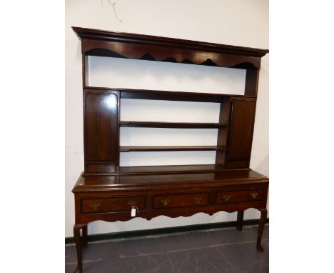 AN 18th.C.OAK DRESSER WITH RAISED SHELF BACK OVER THREE DRAWERS AND STANDING ON CABRIOLE LEGS.   W.191cms.
