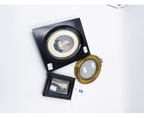 19th.C. ENGLISH NAIVE SCHOOL. MINIATURE PORTRAIT OF A GENTLEMAN.   7.5 x 5cms. AN OVAL PORTRAIT OF A YOUNG LADY AND A SMALL O