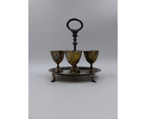 AN ANTIQUE VICTORIAN SILVER HALLMARKED EGG CRUET SET HAVING FOUR REMOVABLE EGG CUPS. WILLIAM HUTTON & SONS LTD, LONDON 1899. 