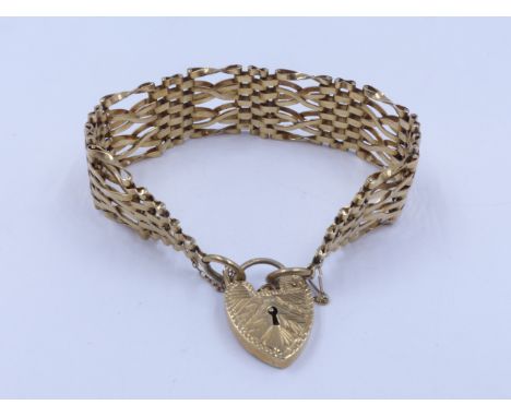 A 9ct GOLD SIX BAR GATE BRACELET COMPLETE WITH SAFETY CHAIN AND PADLOCK. APPROXIMATE WEIGHT 26grms. 