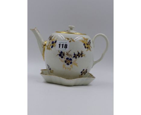 AN EARLY WORCESTER TEAPOT AND COVER DECORATED WITH GILDED SPRAYS AND BLUE PETALS TOGETHER WITH A MATCHING SPOON TRAY (3)