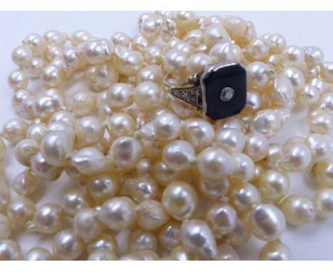 A ROPE STRAND OF KNOTTED BAROQUE PEARLS, APPROXIMATE LENGTH 184cms, TOGETHER WITH A PRECIOUS YELLOW METAL (GOLD MARKS HAVE RU