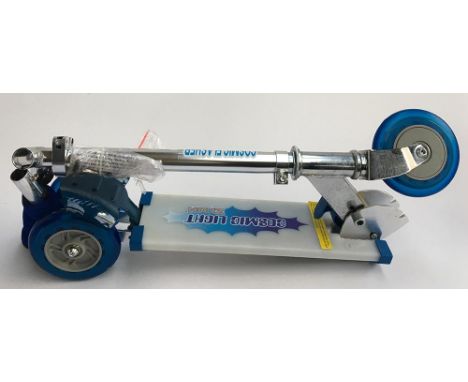 A brand new Ozbozz Cosmic Light Zeon scooter, includes instructions 