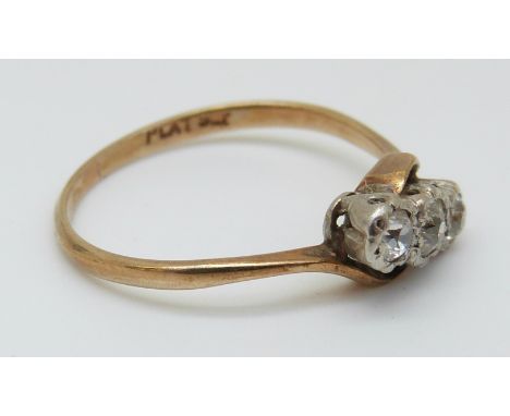 A 9ct gold ring set with three diamonds in a platinum twist setting, 2.1g (size N)