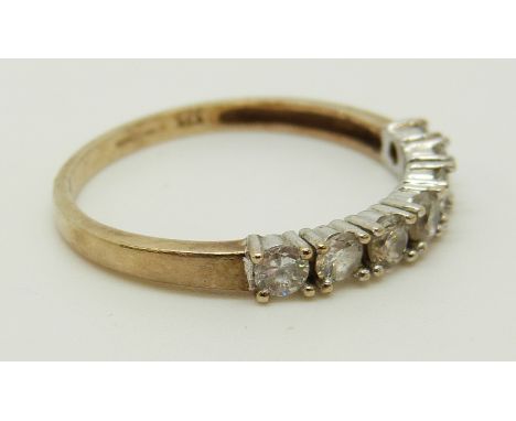 A 9ct gold rings set with diamonds in a cluster and a 9ct gold ring set with cubic zirconia (size L and O) 