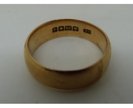 An 18ct gold wedding ring, 8g (size S)