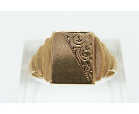 A 9ct gold signet ring, 4.6g (size S)