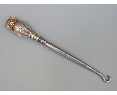 An Edward VII hallmarked silver handled novelty owl button hook with paste eyes, Birmingham 1906 maker Crisford & Norris Ltd,