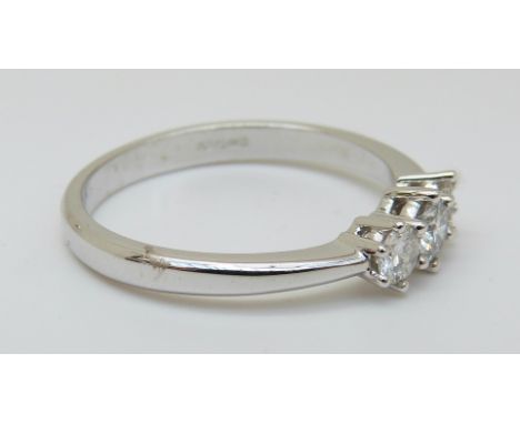 An 18ct white gold ring set with three diamonds totalling approximately 0.5ct (size S)