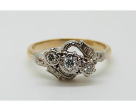 An 18ct gold ring set with three diamonds in a platinum setting (size P) 