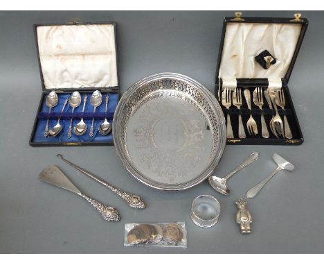 A hallmarked silver handled button hook and shoe horn, coins, cased plated cutlery, serving dish etc 