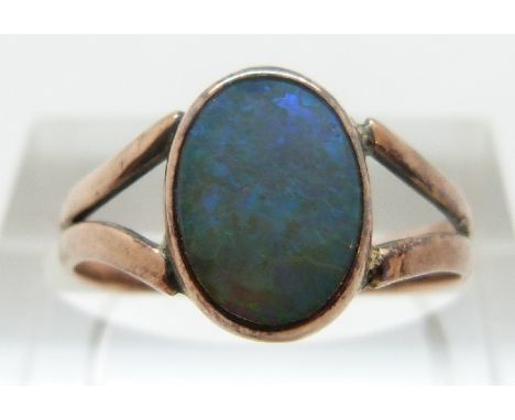 A Victorian ring set with an opal doublet, size L/M, 1.51g 