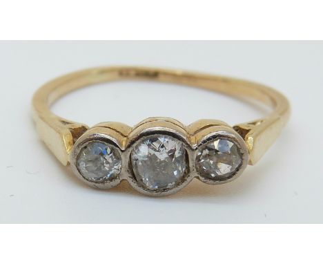 An 18ct gold Victorian ring set with three old cut diamonds (size M)