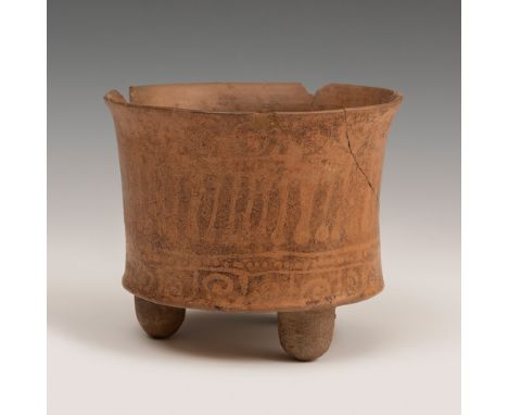 Mayan culture bowl. Classic period, 250-900 A.D.Terracotta.Measurements: 13 cm (height) x 15.5 cm (diameter).Mayan pottery co