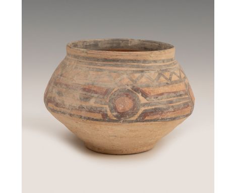 Bowl. Nal culture, period II, Indus Valley, 3200-2700 BC.Polychrome terracotta.Measurements: 10 x 13 cm.The culture of the In