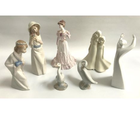 SELECTION OF ROYAL WORCESTER, ROYAL DOULTON, LLADRO AND OTHER FIGUREScomprising Royal Worcester Moments Friendship; Royal Dou