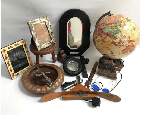 SELECTION OF MIXED COLLECTABLEScomprising of a mother of pearl photograph frame, a wooden dish with one shilling coins inset 