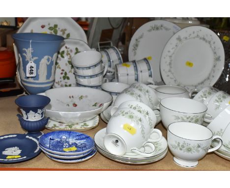 A SMALL GROUP OF WEDGWOOD AND ROYAL DOULTON CERAMICS ETC, comprising Westbury cups, saucers, a dinner plate, milk jug and sug