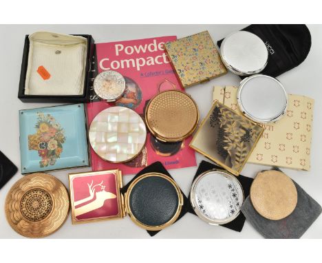 ELEVEN ASSORTED VINTAGE AND MODERN POWDER COMPACTS, A MILLER'S COLLECTOR'S GUIDE TO POWDER COMPACTS AND A COMPACT MIRROR, var
