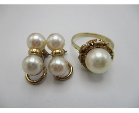 A 9ct gold single cultured pearl ring, with textured detail, together with a pair of 9ct gold and double pearl clip on earrin