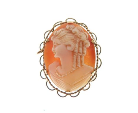 9ct gold oval cameo brooch with profile portrait of a lady with hair in ringlets, 5.9g gross approx  
