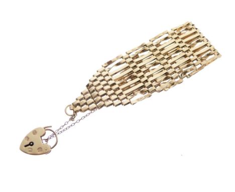 9ct gold gate link bracelet having heart shaped clasp, 17.9g gross approx  