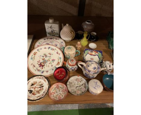 AN ASSORTMENT OF CERAMIC WARE TO INCLUDE A COALPORT TEAPOT AND TWO GINGER JARS ETC 