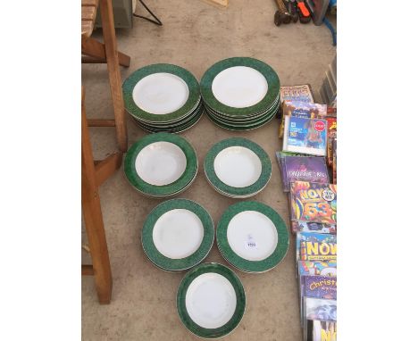 A GREEN AND WHITE CERAMIC DINNER SERVICE 