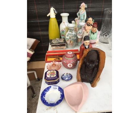 AN ASSORTMENT OF ORIENTAL STYLE CERAMIC WARE TO INCLUDE A GINGER JAR AND TRINKET BOXES ETC 