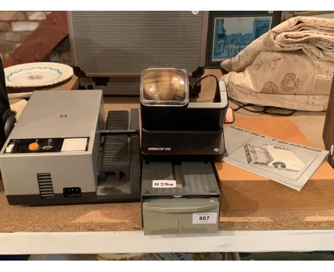 A ROLLEI P 350 A SLIDE PROJECTOR TO INCLUDE AGFASCOP LIGHT AND PRESENTATION BOX 