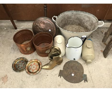 A LARGE COLLECTION OF VINTAGE ITEMS TO INCLUDE A GALVANISED TUB, TWO BED WARMERS, COPPER TUBS, A CAST SIGN ETC. 