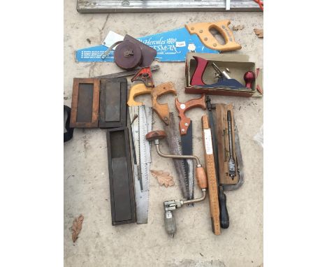 VARIOUS VINTAGE HAND TOOLS TO INCLUDE A PLANE, HAND SAWS, STONE SHARPENER, TAPE MEASURES ETC. 
