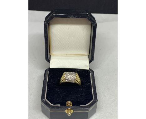 AN 18 CARAT GOLD DRESS RING SIZE 0 WITH PRESENTATION BOX 