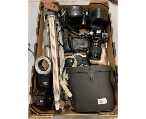 A SELECTION OF CAMERA EQUIPMENT TO INCLUDE A PENTAX ME SUPER CAMERA AND A TRIPOD 