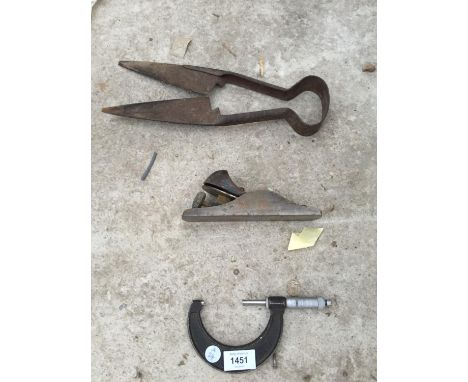 THREE VINTAGE TOOLS TO INCLUDE A MICROMETER, SHEERS AND A WOOD PLAIN 